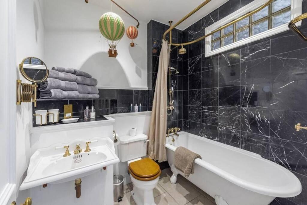 Georgian Apartment Located In The Center Of Bath. エクステリア 写真